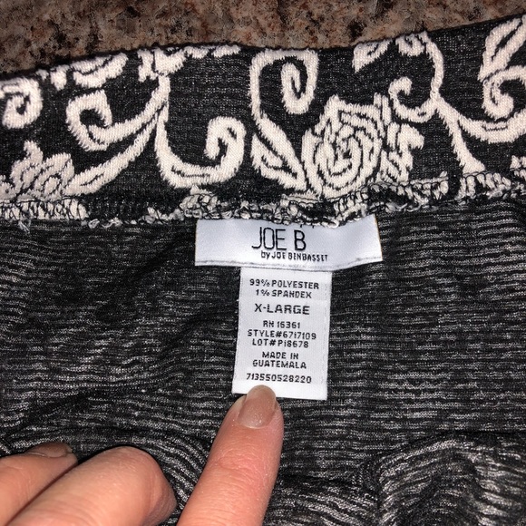 *SOLD* 🎉3/$20🎉 Floral Skirt - Picture 3 of 3